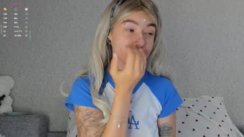 Snapshot of sergantt53 chatting on 09/30/25, 03:11 Ariana online show from 09/30/25, 03:11