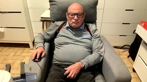 serge8413 online show from 01/01/25, 05:44