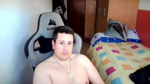 Snapshot of sergio95n chatting on 04/06/26, 01:01 Pollos online show from 04/06/26, 01:01