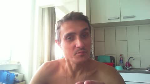 Snapshot of serhio27 chatting on 10/26/25, 12:33 meta23meta online show from 10/26/25, 12:33
