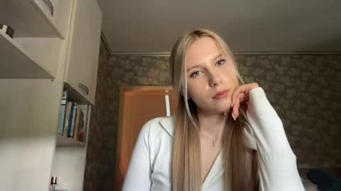 Snapshot of serinalasch chatting on 05/27/26, 07:38 Sofia online show from 05/27/26, 07:38