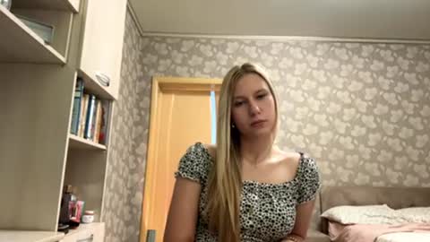 Snapshot of serinalasch chatting on 06/13/26, 07:17 Sofia online show from 06/13/26, 07:17