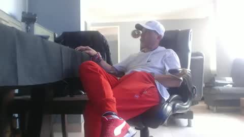 hetero serio discreto online show from 01/29/25, 07:00