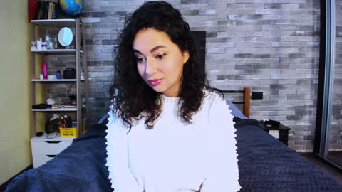 Snapshot of serpenttempter88 chatting on 01/05/25, 06:24 VIOLA online show from 01/05/25, 06:24