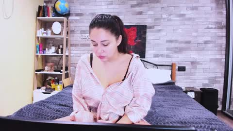 Snapshot of serpenttempter88 chatting on 01/19/25, 05:48 VIOLA online show from 01/19/25, 05:48