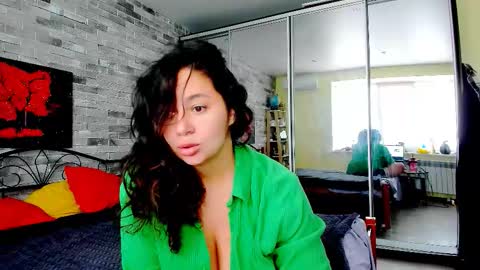 Snapshot of serpenttempter88 chatting on 09/16/25, 05:08 VIOLA online show from 09/16/25, 05:08