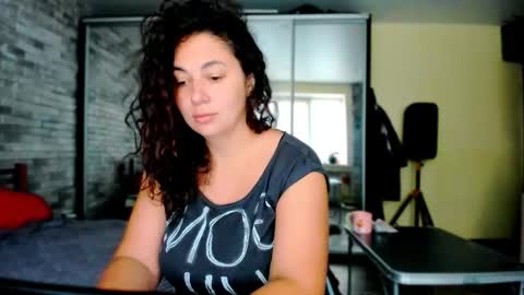 Snapshot of serpenttempter88 chatting on 10/07/25, 05:15 VIOLA online show from 10/07/25, 05:15