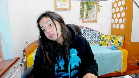 Snapshot of serpenttempter88 chatting on 10/15/25, 06:13 VIOLA online show from 10/15/25, 06:13