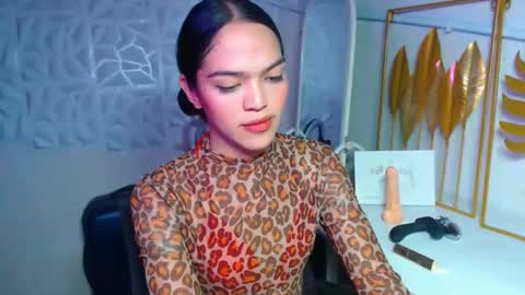 Snapshot of servicedoll18 chatting on 11/19/25, 07:03 Bella online show from 11/19/25, 07:03