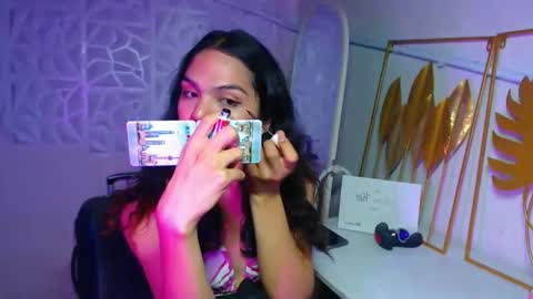 Snapshot of servicedoll18 chatting on 11/30/25, 09:13 Bella online show from 11/30/25, 09:13