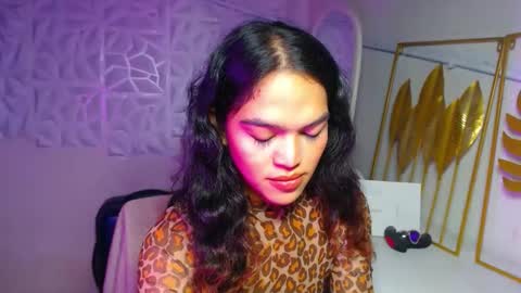 Snapshot of servicedoll18 chatting on 12/01/25, 04:01 Bella online show from 12/01/25, 04:01