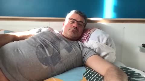 Snapshot of sesamechris92 chatting on 01/03/25, 01:03 sesamechris92 online show from 01/03/25, 01:03