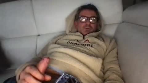 Snapshot of sesamechris92 chatting on 01/25/25, 04:35 sesamechris92 online show from 01/25/25, 04:35