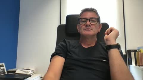 Snapshot of sesamechris92 chatting on 09/19/25, 03:34 sesamechris92 online show from 09/19/25, 03:34