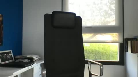 Snapshot of sesamechris92 chatting on 10/07/25, 04:15 sesamechris92 online show from 10/07/25, 04:15