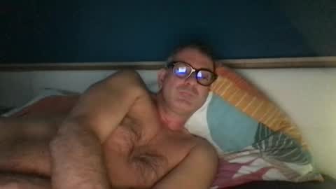 Snapshot of sesamechris92 chatting on 10/19/25, 07:42 sesamechris92 online show from 10/19/25, 07:42