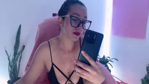 Snapshot of seuctive_woman57 chatting on 11/16/25, 10:26 samy online show from 11/16/25, 10:26