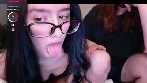 Snapshot of sex_fiendz chatting on 06/09/26, 03:40 Violet online show from 06/09/26, 03:40