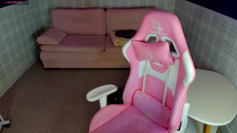 Snapshot of sex_puma chatting on 12/01/25, 04:23 sex_puma online show from 12/01/25, 04:23