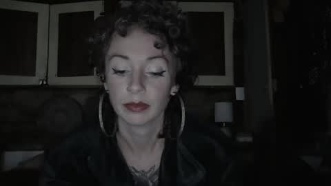 Snapshot of sexnchocolate chatting on 12/13/24, 07:04 Trixy Rose online show from 12/13/24, 07:04