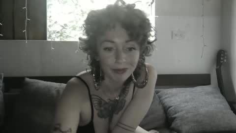 Snapshot of sexnchocolate chatting on 01/11/25, 09:15 Trixy Rose online show from 01/11/25, 09:15