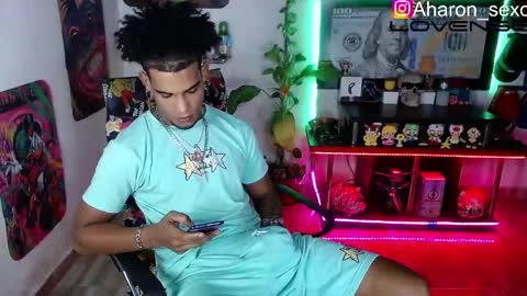 Snapshot of sexo_aharon chatting on 10/22/25, 05:41 Aharon ravelo online show from 10/22/25, 05:41