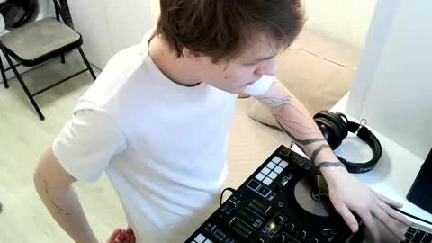 Snapshot of sexplace_ chatting on 04/28/26, 07:24 Jennis and OliverPvt is open online show from 04/28/26, 07:24