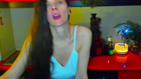 Snapshot of sexqueen1111 chatting on 12/25/24, 03:06 sexqueen1111 online show from 12/25/24, 03:06