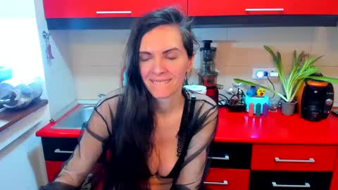 Snapshot of sexqueen1111 chatting on 03/03/25, 01:42 sexqueen1111 online show from 03/03/25, 01:42