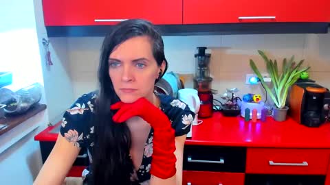 Snapshot of sexqueen1111 chatting on 03/04/25, 06:37 sexqueen1111 online show from 03/04/25, 06:37