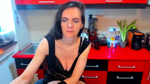 Snapshot of sexqueen1111 chatting on 03/11/25, 02:32 sexqueen1111 online show from 03/11/25, 02:32