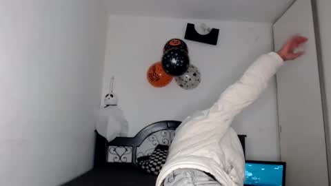 Snapshot of sexseason777 chatting on 10/27/25, 02:59 STIIV G online show from 10/27/25, 02:59