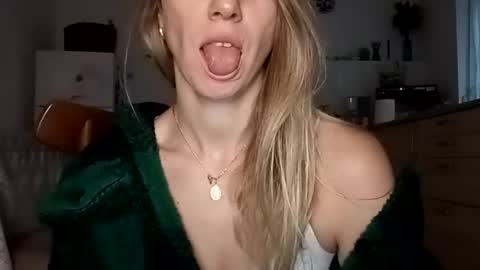 Snapshot of sexualangel chatting on 12/16/25, 07:24 Verona online show from 12/16/25, 07:24