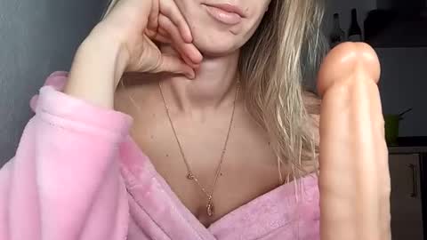 Snapshot of sexualangel chatting on 06/11/26, 02:53 Verona online show from 06/11/26, 02:53