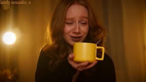 Snapshot of sexualiz_e chatting on 10/24/25, 09:11 Liz online show from 10/24/25, 09:11