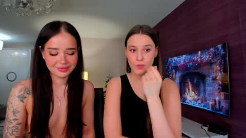 Snapshot of sexxxsirens chatting on 12/13/25, 07:53 Hannah Monica Annie Andrea Eva Lina online show from 12/13/25, 07:53