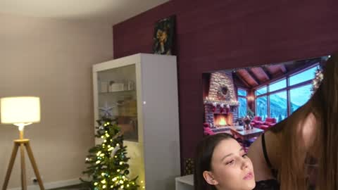 Snapshot of sexxxsirens chatting on 12/15/25, 08:29 Hannah Monica Annie Andrea Eva Lina online show from 12/15/25, 08:29