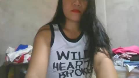 Snapshot of sexxxymomsh chatting on 04/04/26, 02:43 sexxxymomsh online show from 04/04/26, 02:43