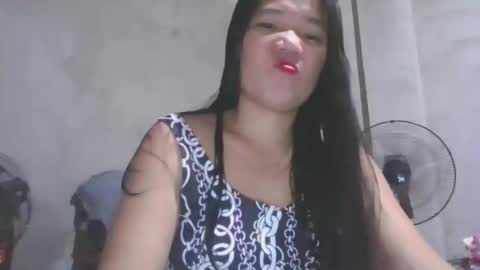 Snapshot of sexxxymomsh chatting on 05/20/26, 03:13 sexxxymomsh online show from 05/20/26, 03:13