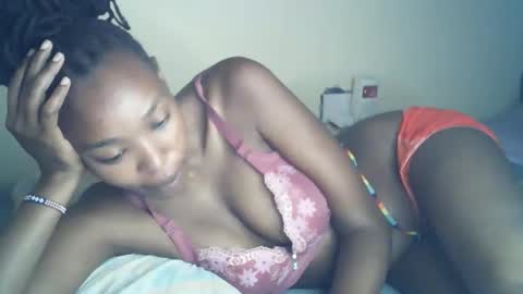 Snapshot of sexxy_curvy23 chatting on 04/16/26, 04:02 sexxy_curvy23 online show from 04/16/26, 04:02