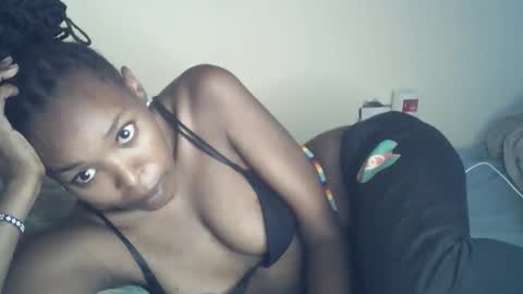 Snapshot of sexxy_curvy23 chatting on 04/17/26, 06:05 sexxy_curvy23 online show from 04/17/26, 06:05