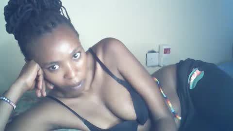 Snapshot of sexxy_curvy23 chatting on 04/18/26, 08:18 sexxy_curvy23 online show from 04/18/26, 08:18