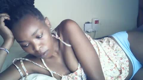 Snapshot of sexxy_curvy23 chatting on 04/25/26, 04:04 sexxy_curvy23 online show from 04/25/26, 04:04