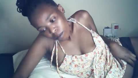Snapshot of sexxy_curvy23 chatting on 04/25/26, 08:17 sexxy_curvy23 online show from 04/25/26, 08:17