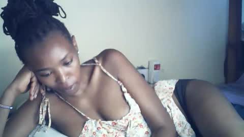 Snapshot of sexxy_curvy23 chatting on 04/29/26, 06:06 sexxy_curvy23 online show from 04/29/26, 06:06