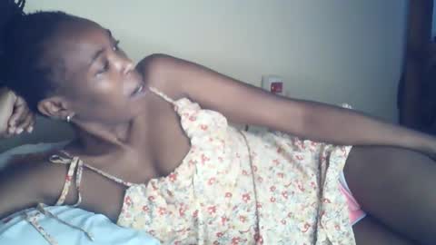 Snapshot of sexxy_curvy23 chatting on 05/18/26, 04:07 sexxy_curvy23 online show from 05/18/26, 04:07