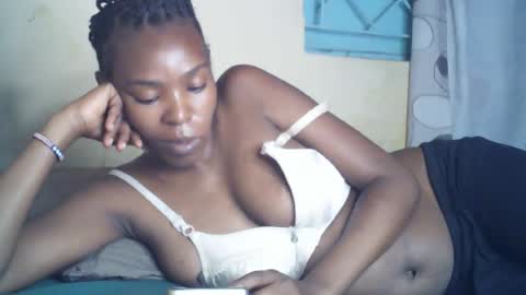 Snapshot of sexxy_curvy23 chatting on 07/20/26, 03:43 sexxy_curvy23 online show from 07/20/26, 03:43