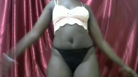 Snapshot of sexxy_veee chatting on 10/08/25, 04:10 sexxy_veee online show from 10/08/25, 04:10