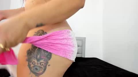 Snapshot of sexxylatincouple1 chatting on 02/05/26, 10:31 sexxylatincouple1 online show from 02/05/26, 10:31