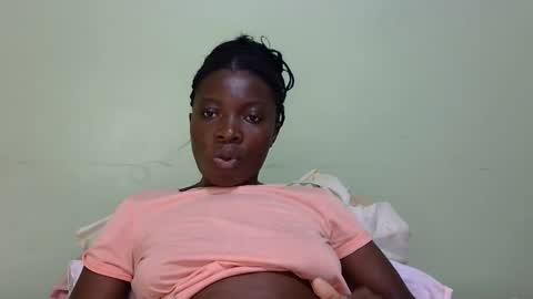 Snapshot of sexxymelanin73 chatting on 10/31/25, 04:19 Sexy Boobs online show from 10/31/25, 04:19